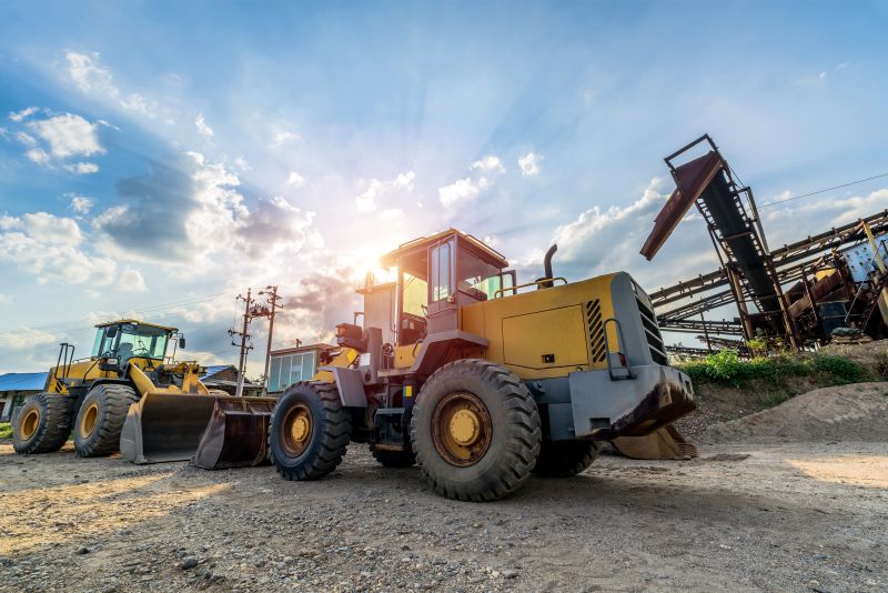 comprar ou alugar máquinas para construção